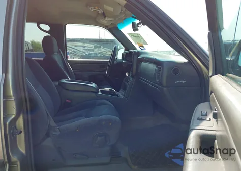 2003 Chevrolet Avalanche 1500 из США, поврежденный, VIN 3GNEC13T83G244740